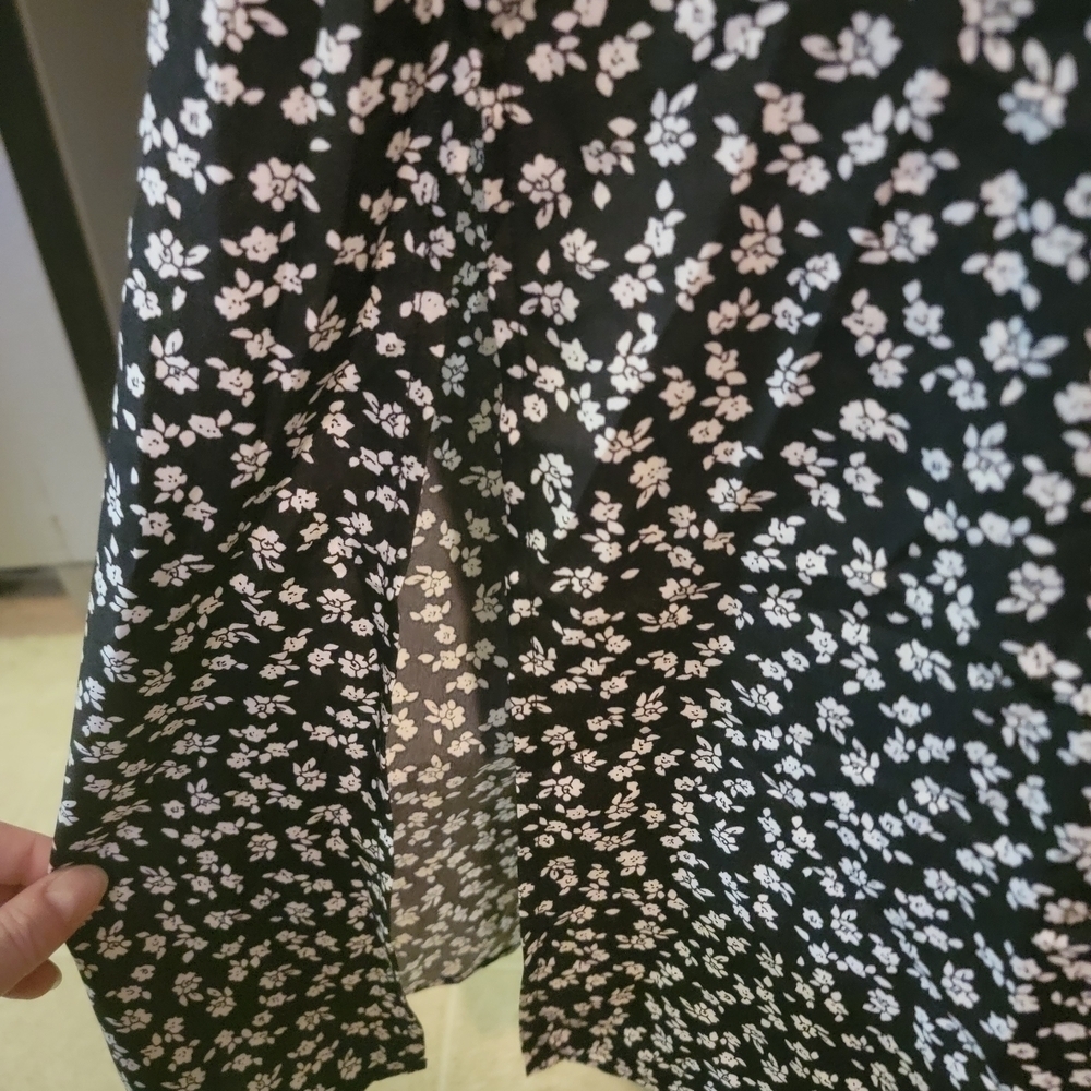 NWOT Floral Black and White Skirt - Picture 3 of 4